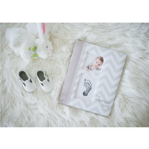 Pearhead Gray Chevron Baby Book - Picture 12 of 15